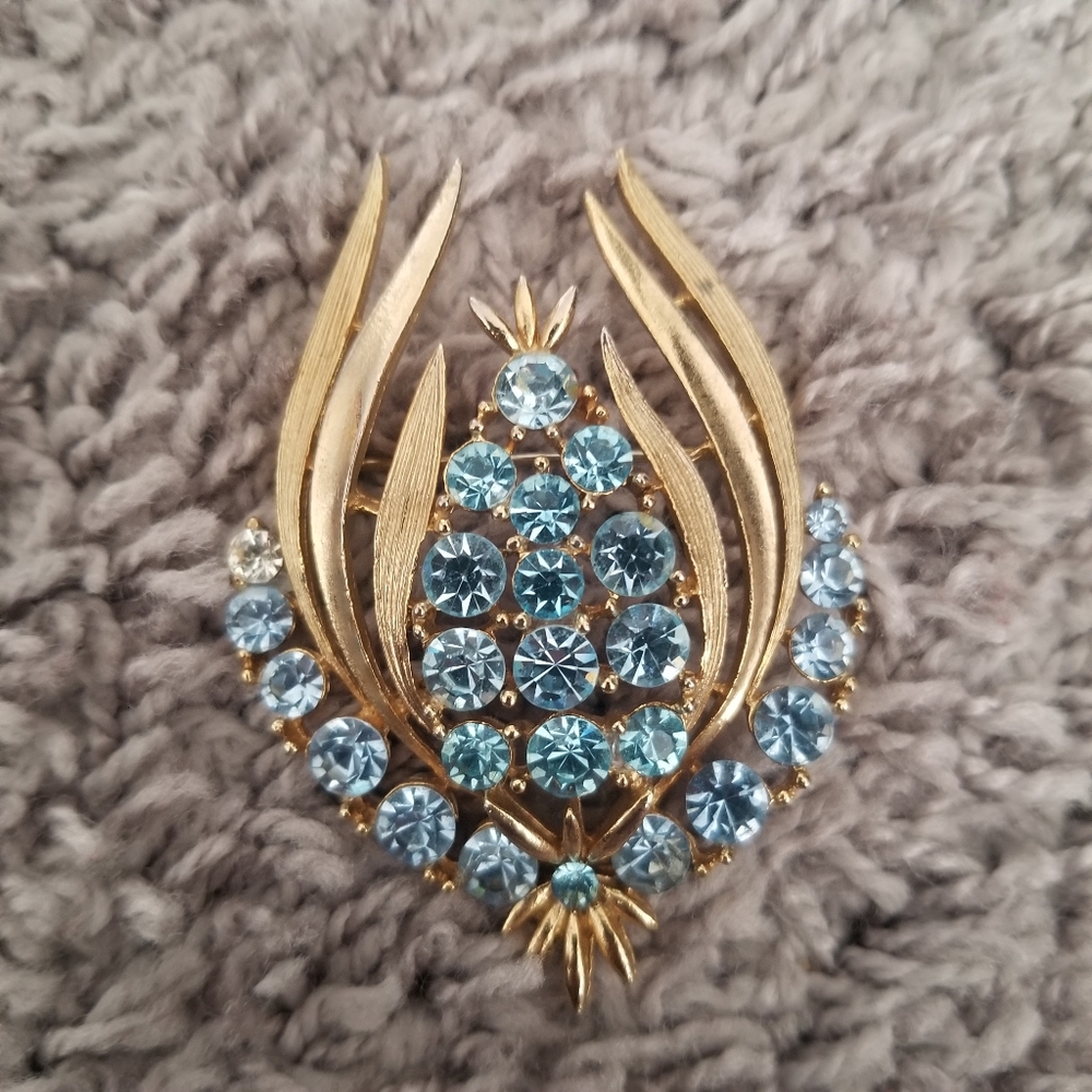 Vintage Lisner Blue Rhinestone Brooch